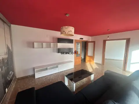 Casa adosada en Casco Urbano