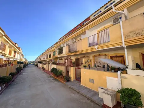 Casa adosada en calle Nicolás Bussi
