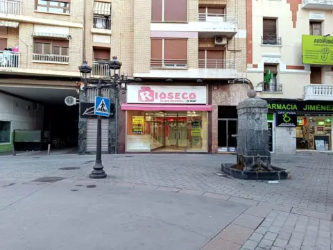 Local comercial en calle de Juan Carlos I, 5