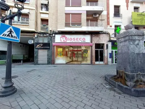Local comercial en calle de Juan Carlos I, 5