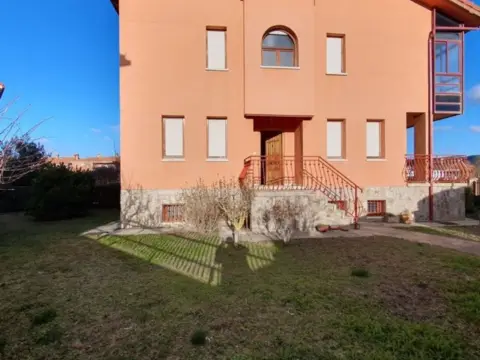 Casa pareada en calle del Padre Pereda, 4