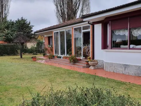 Chalet en calle de Juan Carlos I