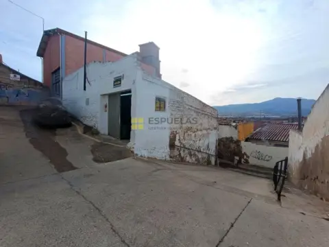 Local comercial en Camino Morós, 24