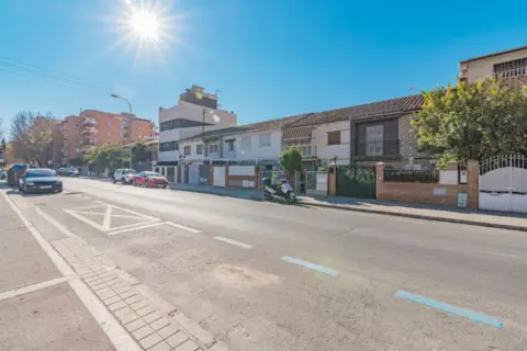 Casa adosada en calle Andrés Segovia, 18