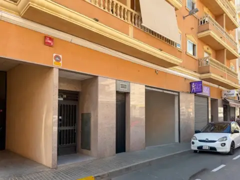 Local comercial en Carrer Mutxol
