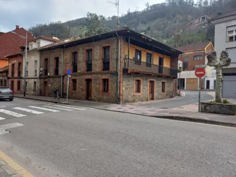 Casa adosada en calle de Ramón y Cajal, 59