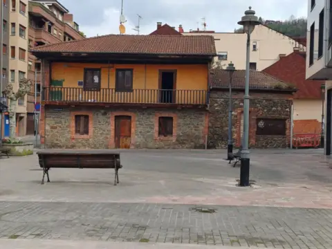 Casa adosada en calle de Ramón y Cajal, 59