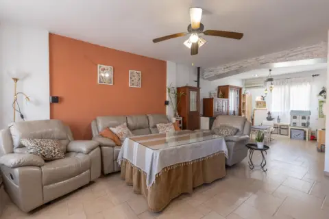 Casa adosada en Zona Institutos