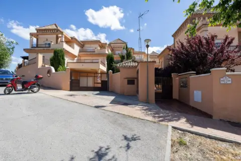 Casa adosada en Paseo de Pedro Verde, 2