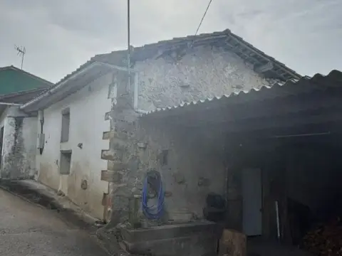 Casa rústica en calle Cadamancio
