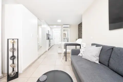 Estudio en calle Juan Rejón, 3