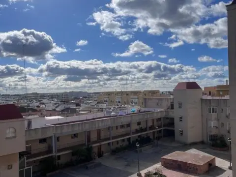 Piso en Centro- Avda Reyes Catolicos