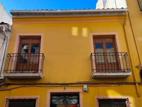 Casa adosada en calle de la Merced, 7