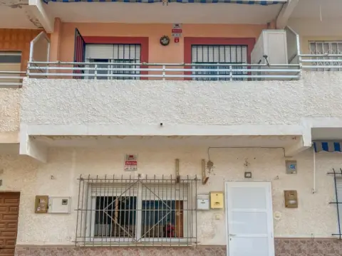 Piso en calle Isla Grosa, 23