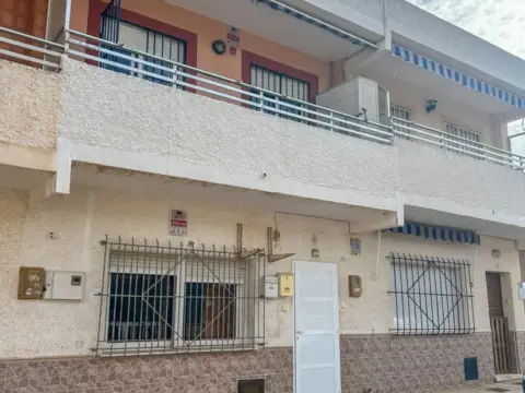 Piso en calle Isla Grosa, 23