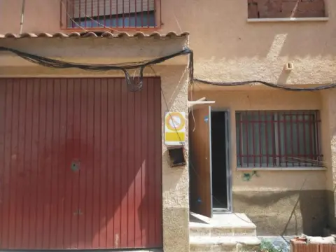 Casa adosada en calle Castellar, 1