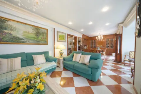 Piso en Plaza de la Constitución, 5