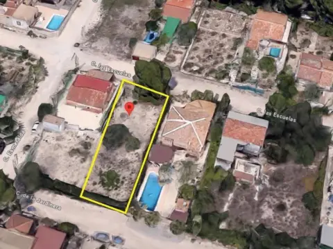 Terreno en calle de las Escuelas