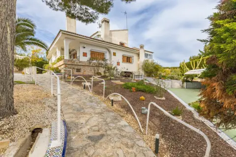 Chalet en Ronda de las Pléyades, 38