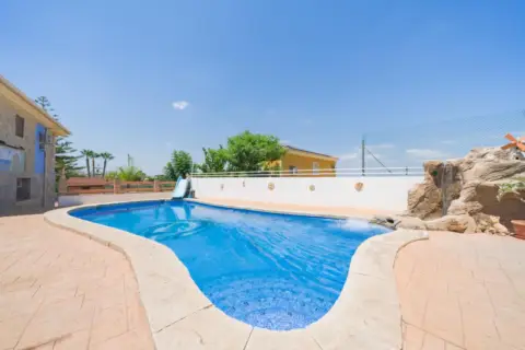 Chalet en Urbanización El Coto