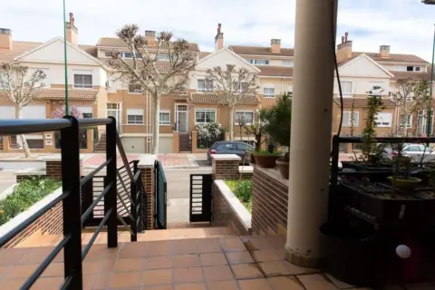 Casa adosada en calle de la Tierra de Arévalo