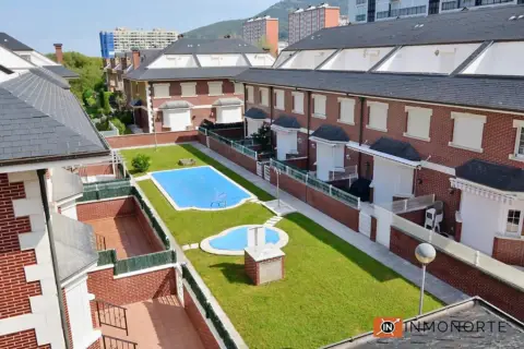 Casa pareada en calle de la República de Panamá