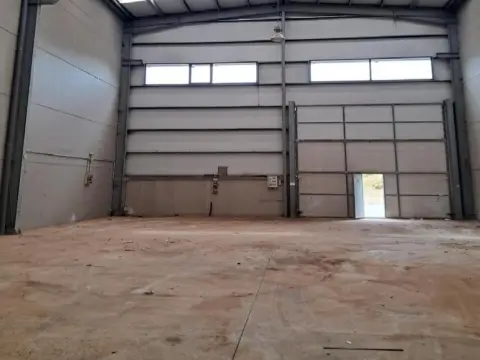 Nave industrial en calle de Alfonso Álvarez Miranda