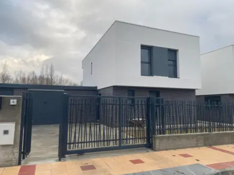 Chalet en calle de La Tabla