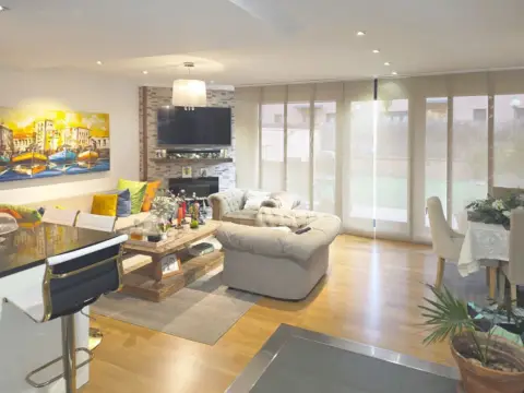 Casa adosada en calle de los Países Bajos, 30