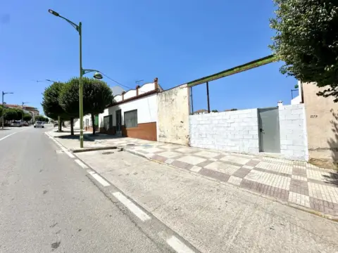 Terreno en calle de Granada