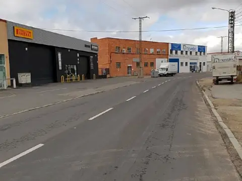 Nave industrial en calle de Guadarrama