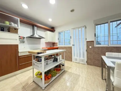 Casa adosada en calle de Luis Gongora, 4