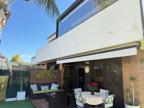 Casa pareada en calle Pintor Wssel de Guimbarda, 17