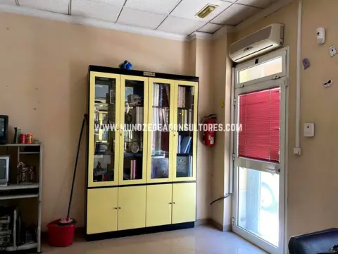Local comercial en calle Hoya del Molino