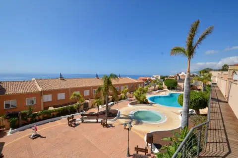 Casa adosada en calle Juan Sebastian Elcano