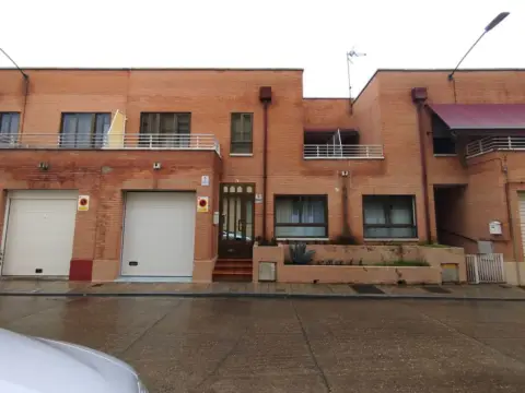 Casa adosada en calle de San Antolín, 7