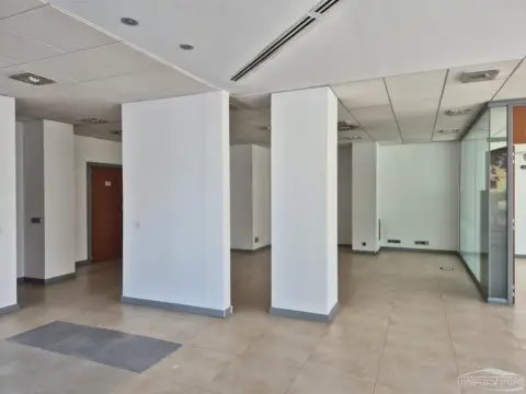 Local comercial en Avenida del Parque