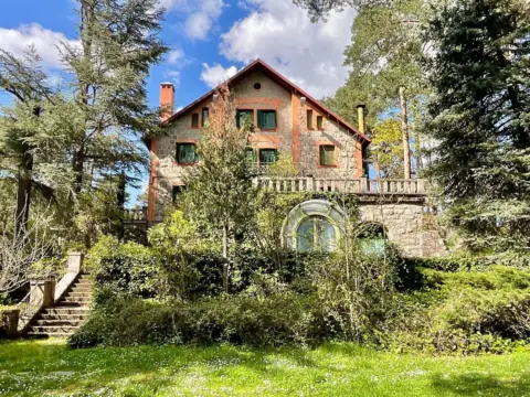 Chalet en Avenida del Alto del León