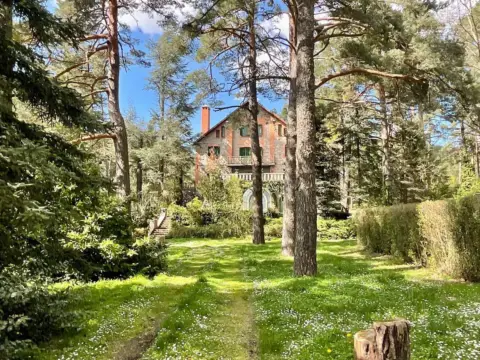 Chalet en Avenida del Alto del León