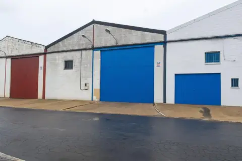 Nave industrial en Nuevo Parque - los Rosales - Tráfico Pesado