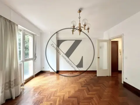 Piso en Mons Pasealekua