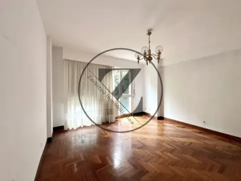 Piso en Mons Pasealekua