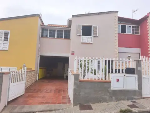 Casa adosada en calle Los Alamos, 9