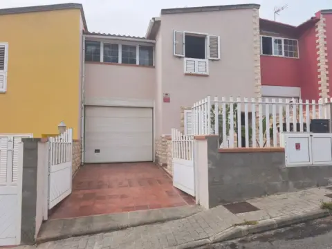 Casa adosada en calle Los Alamos, 9