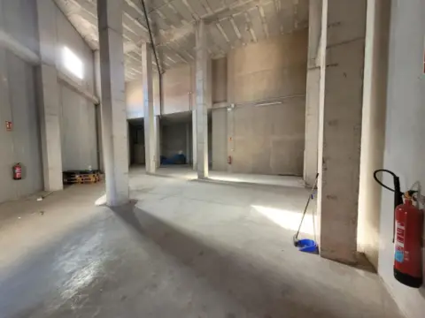 Nave industrial en Avenida de Saturno