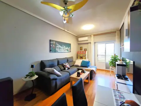 Piso en calle de la Armada Española