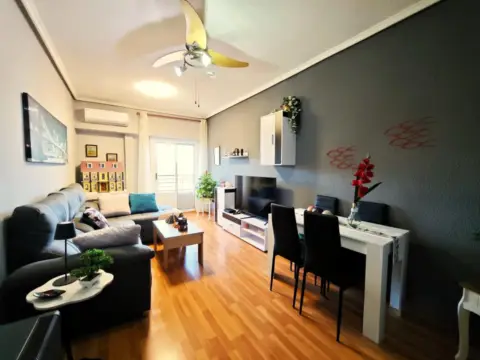 Piso en calle de la Armada Española