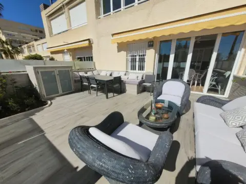 Casa adosada en calle del Músico José Mira Figueroa