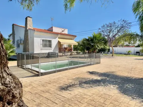 Chalet en Urbanización Limoneros-Alted