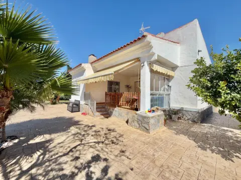 Chalet en Urbanización Limoneros-Alted